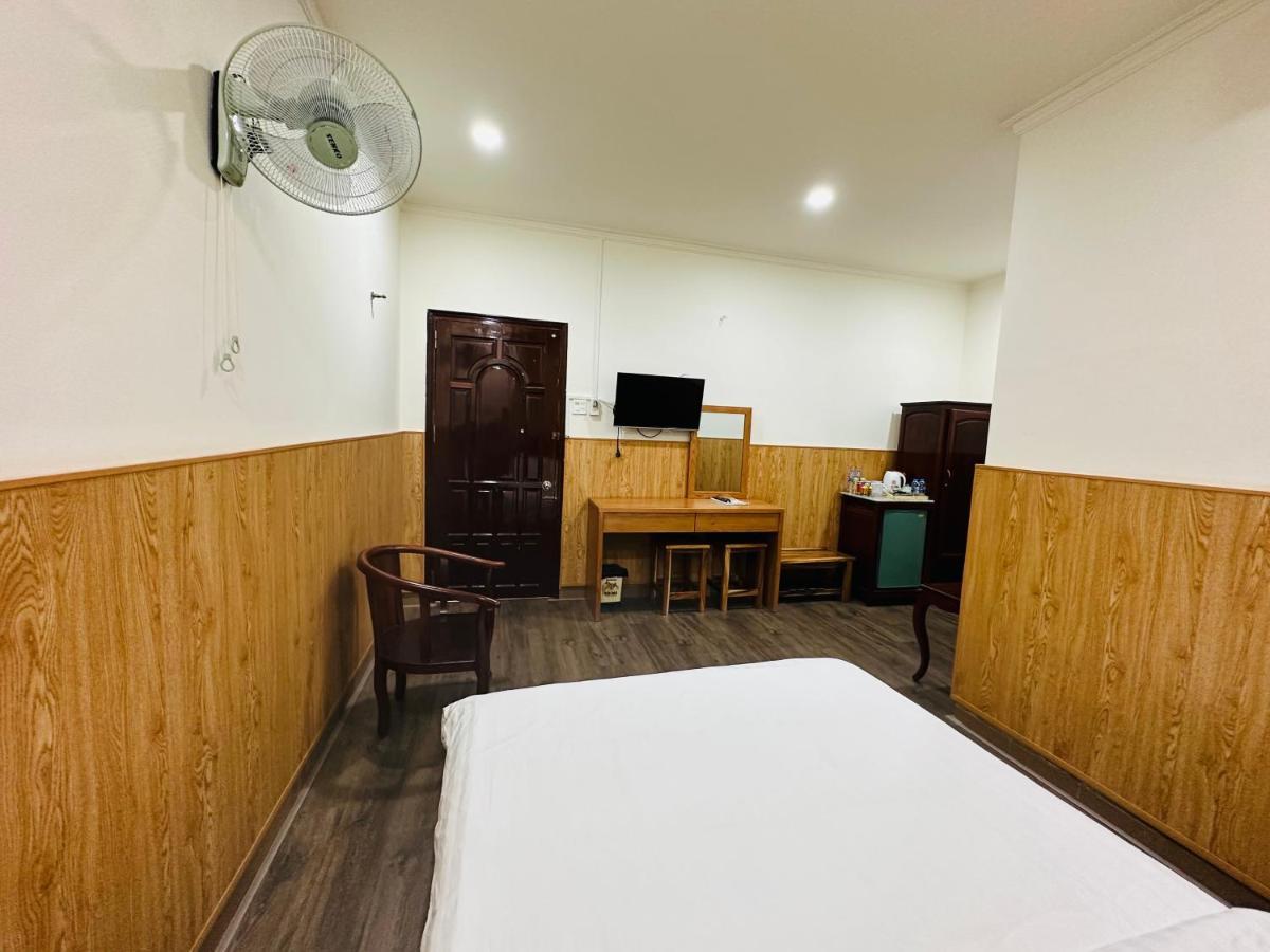 Отель Khach San Mekong Star Виньлонг Экстерьер фото